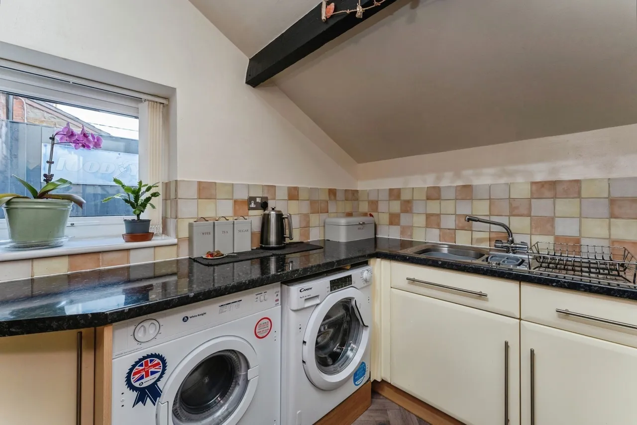 Main Road, Ffynnongroyw, CH8, photo 9