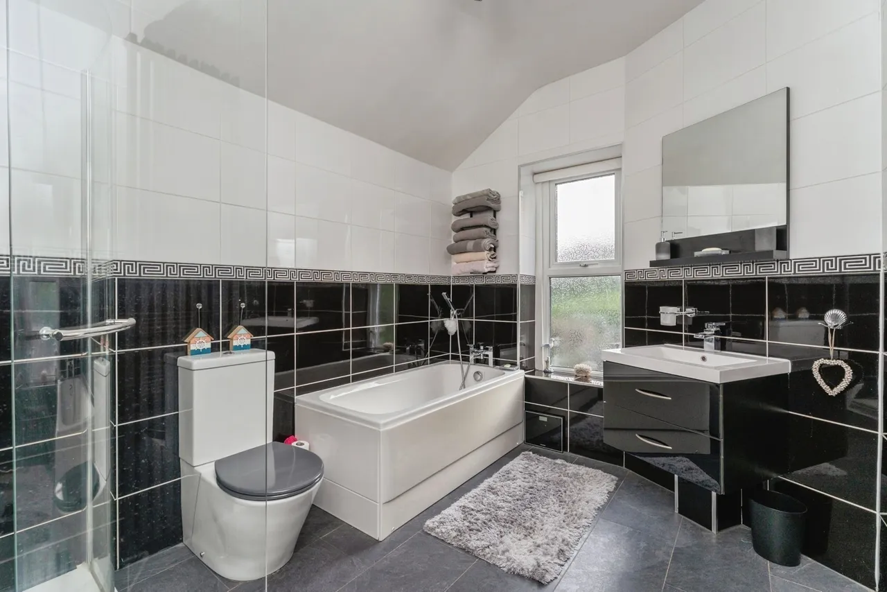 Main Road, Ffynnongroyw, CH8, photo 12