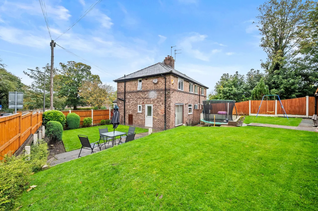 Scholes Lane, St. Helens, WA10, photo 28