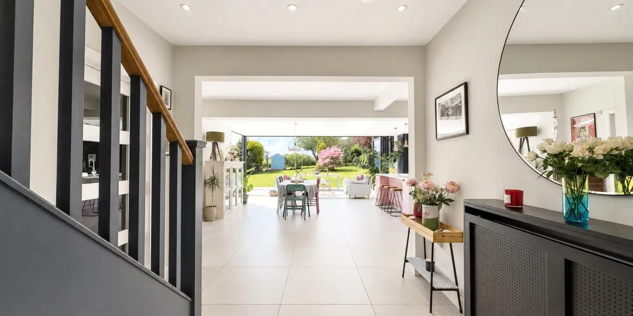 Column Road, CH48, photo 15