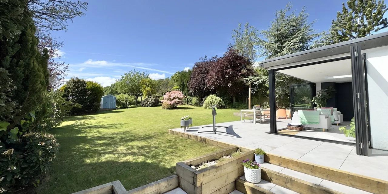 Column Road, CH48, photo 32