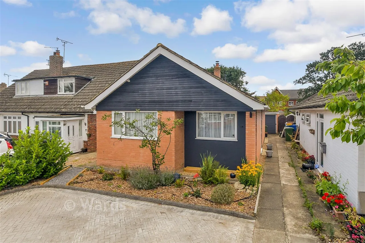 2 bed house for sale, Hurst Close, Staplehurst, TN12