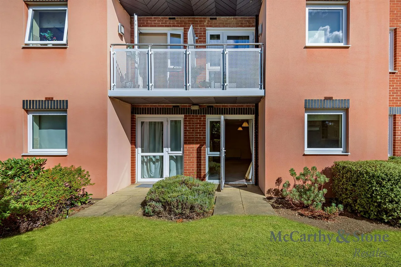 2 bed flat for sale, Western Avenue, Newbury, RG14