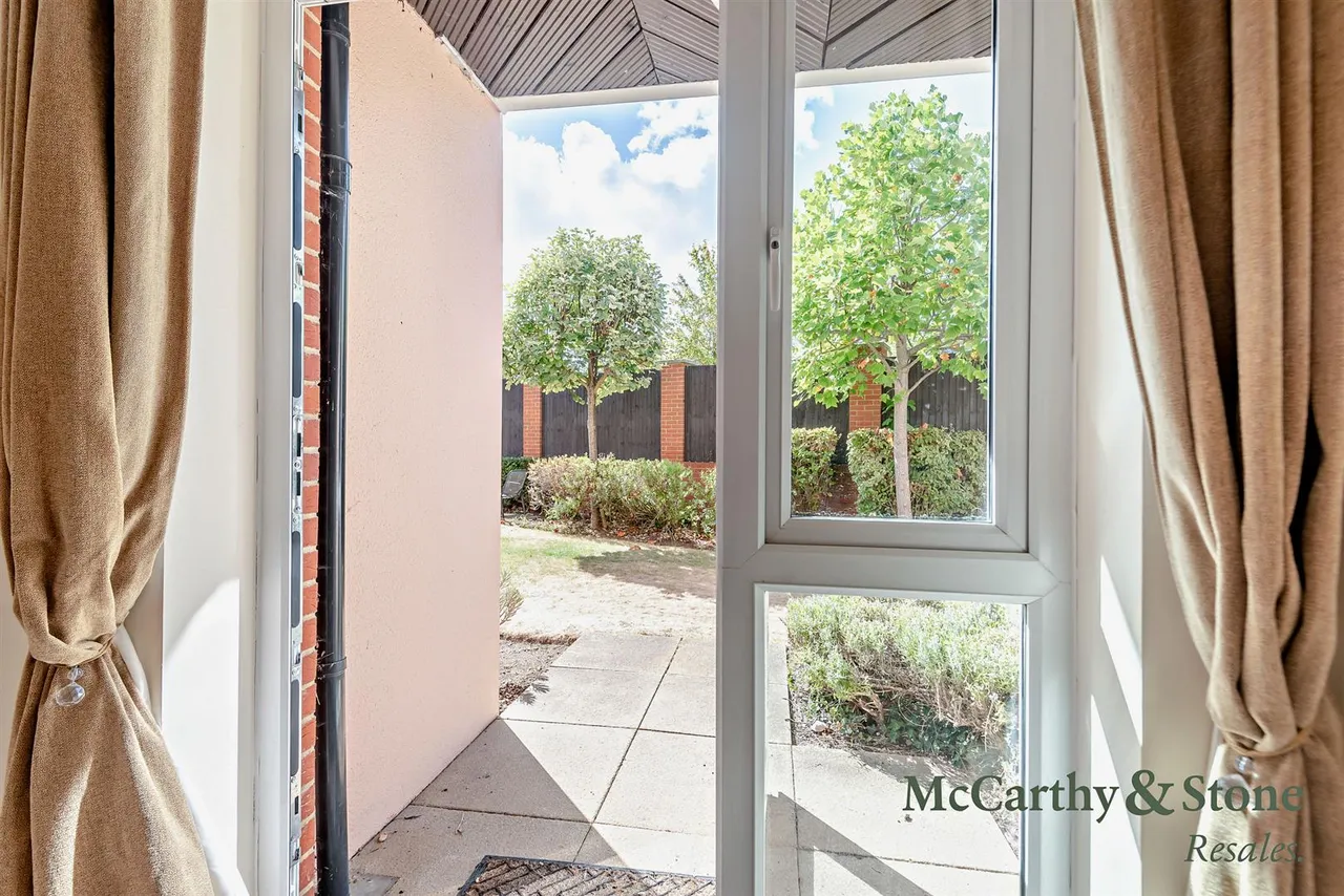 Western Avenue, Newbury, RG14, photo 2