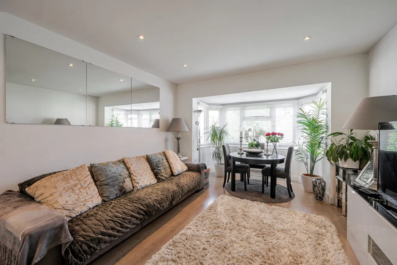 2 bed flat for sale — Finchley Road, Golders Green, London, NW11