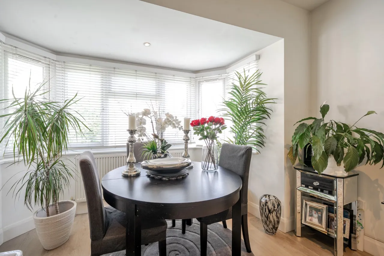 Finchley Road, Golders Green, London, NW11, photo 8