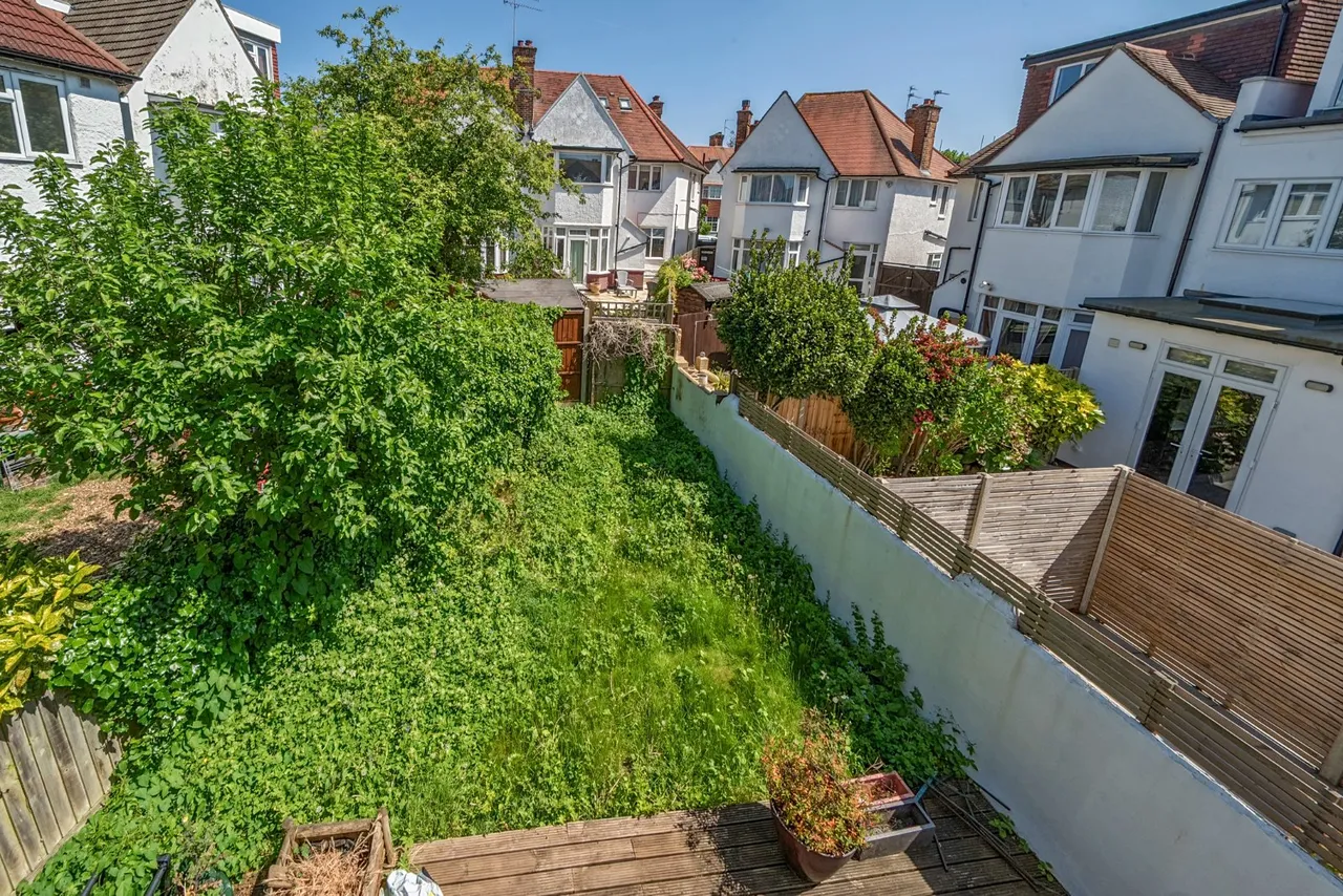 Finchley Road, Golders Green, London, NW11, photo 5