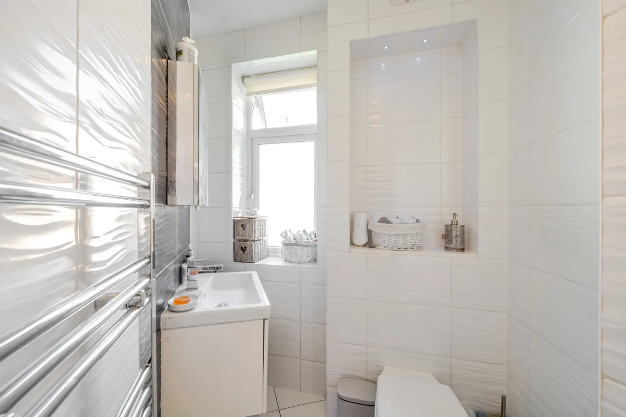Finchley Road, Golders Green, London, NW11, photo 9