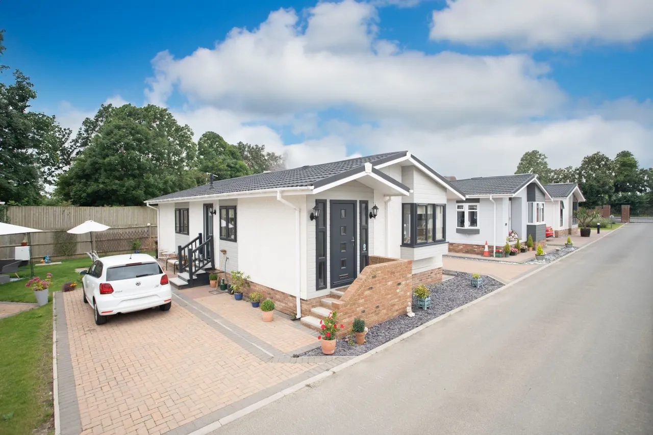 2 bed park home for sale, The Grange Moorbarns Lane, Lutterworth, LE17