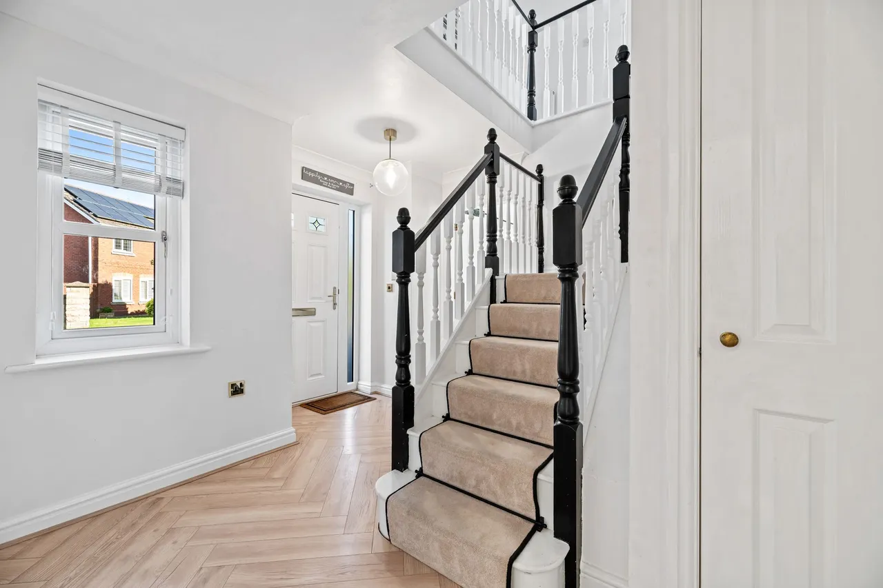 Redacre Close, Warrington, photo 12