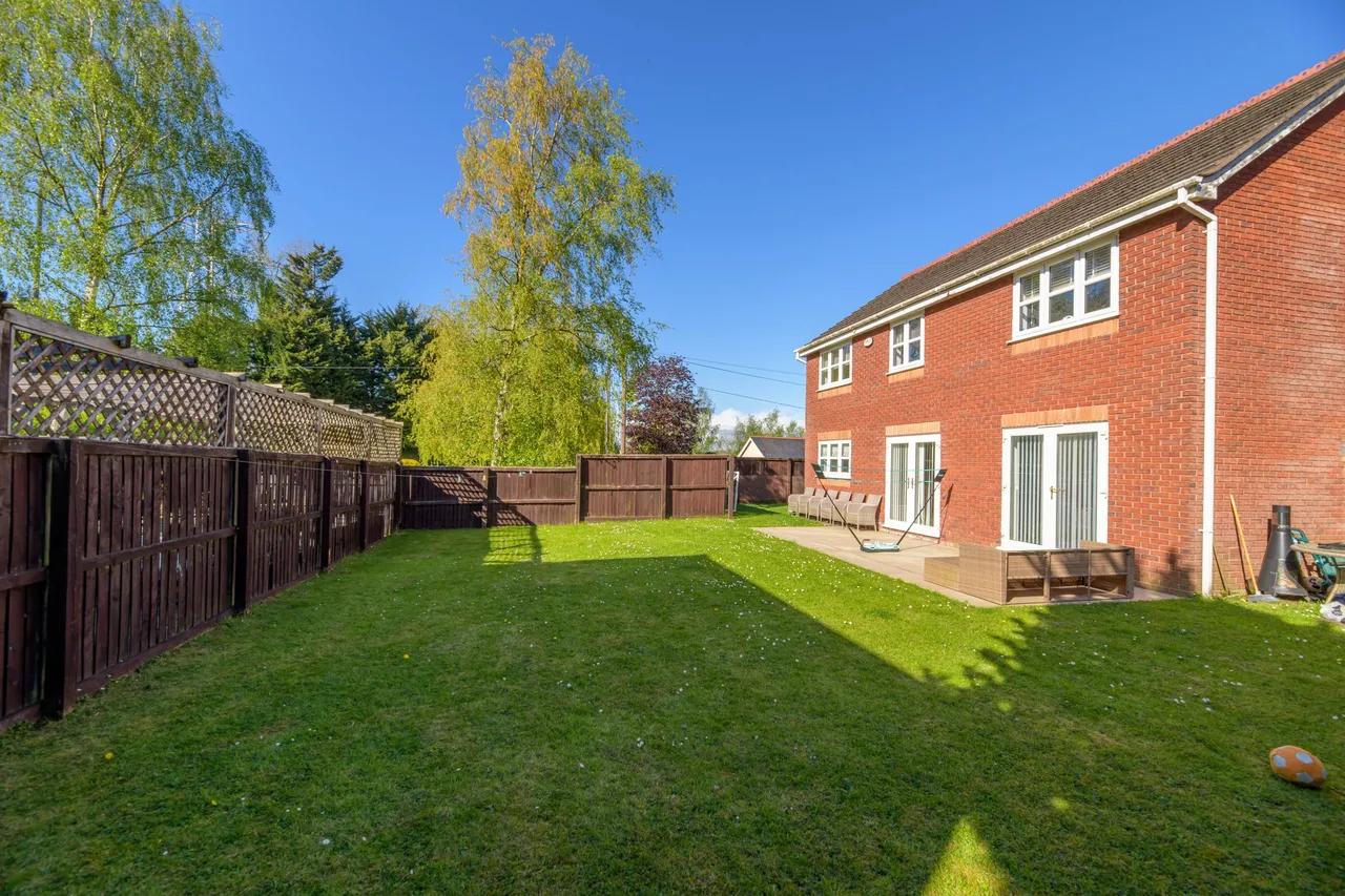 Redacre Close, Warrington, photo 23