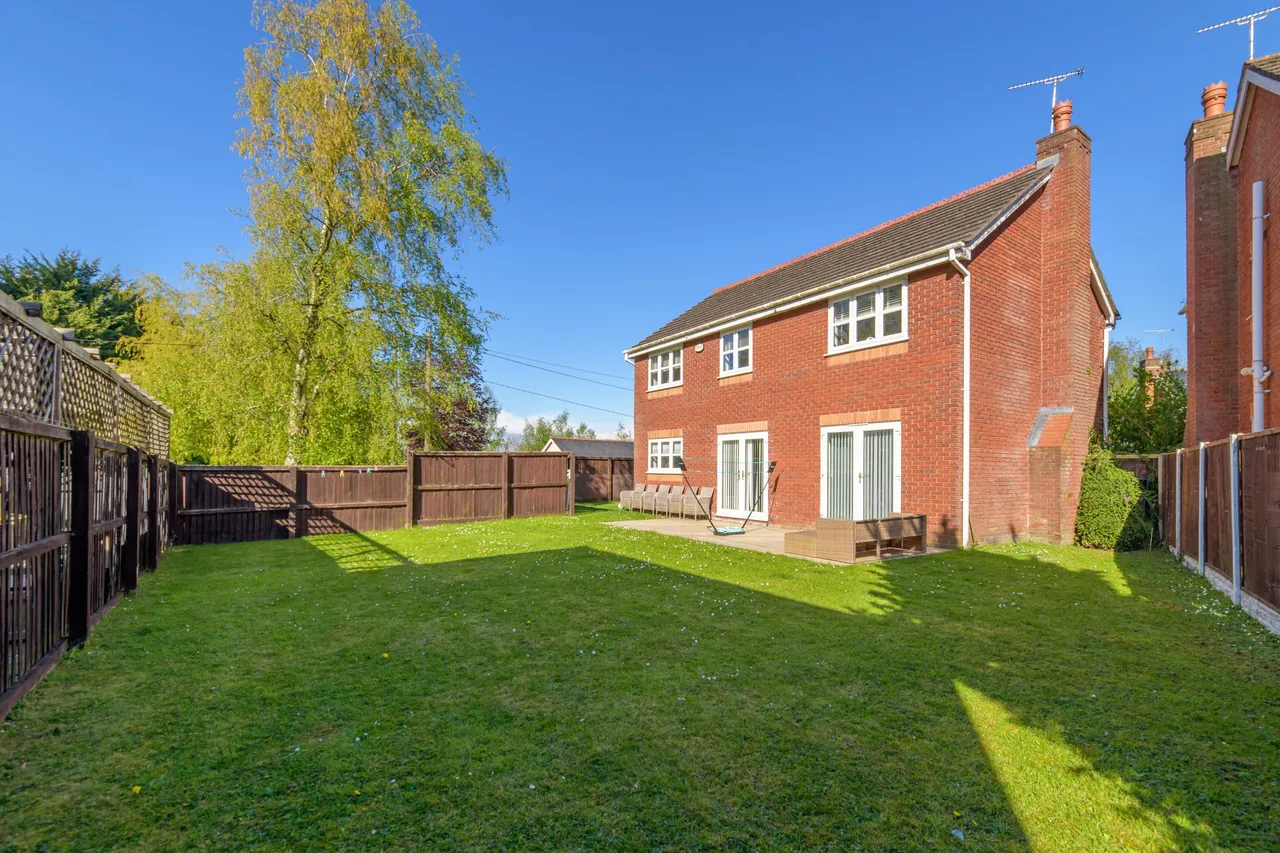 Redacre Close, Warrington, photo 4