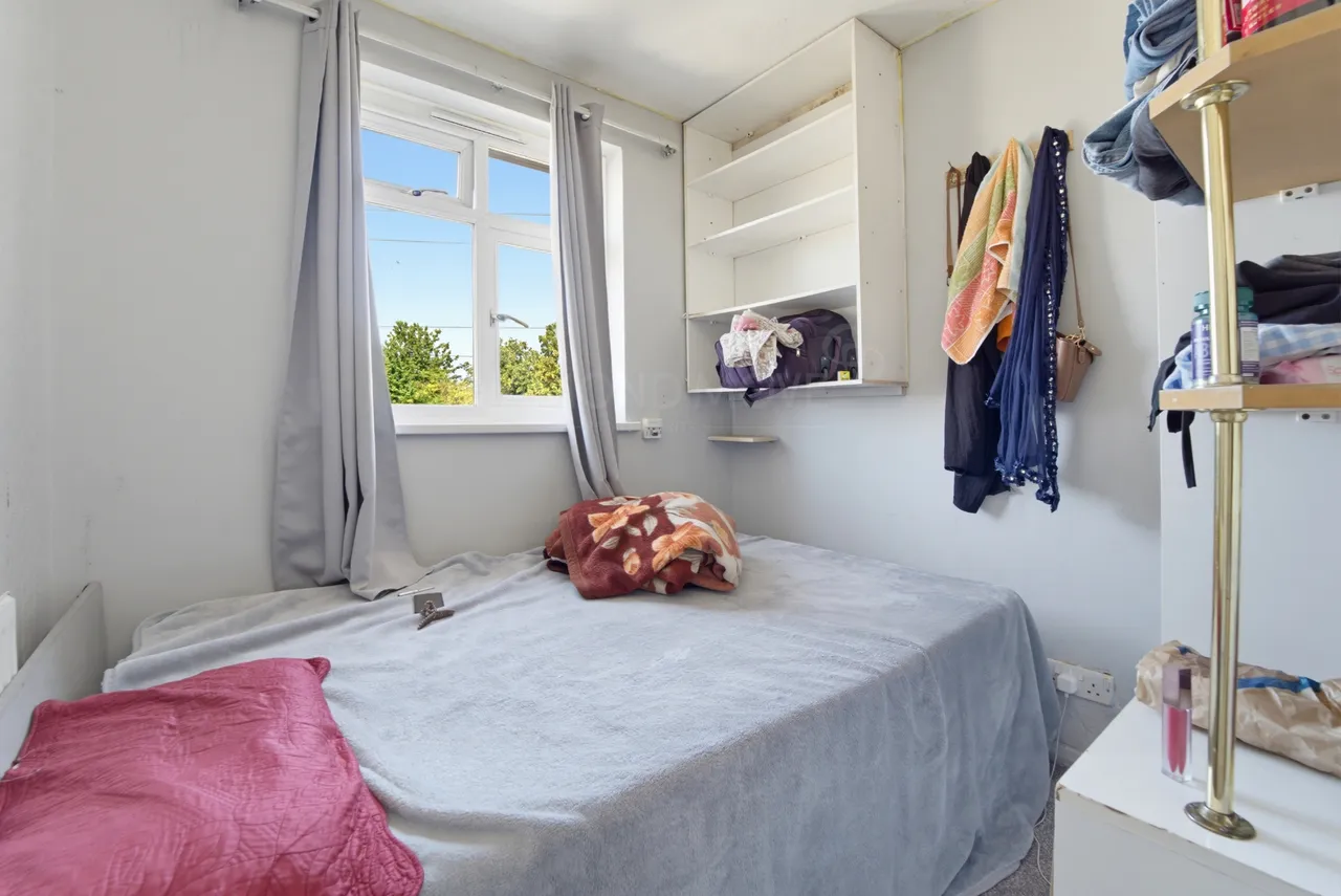 Brabazon Road, Hounslow, TW5 9LW, photo 9