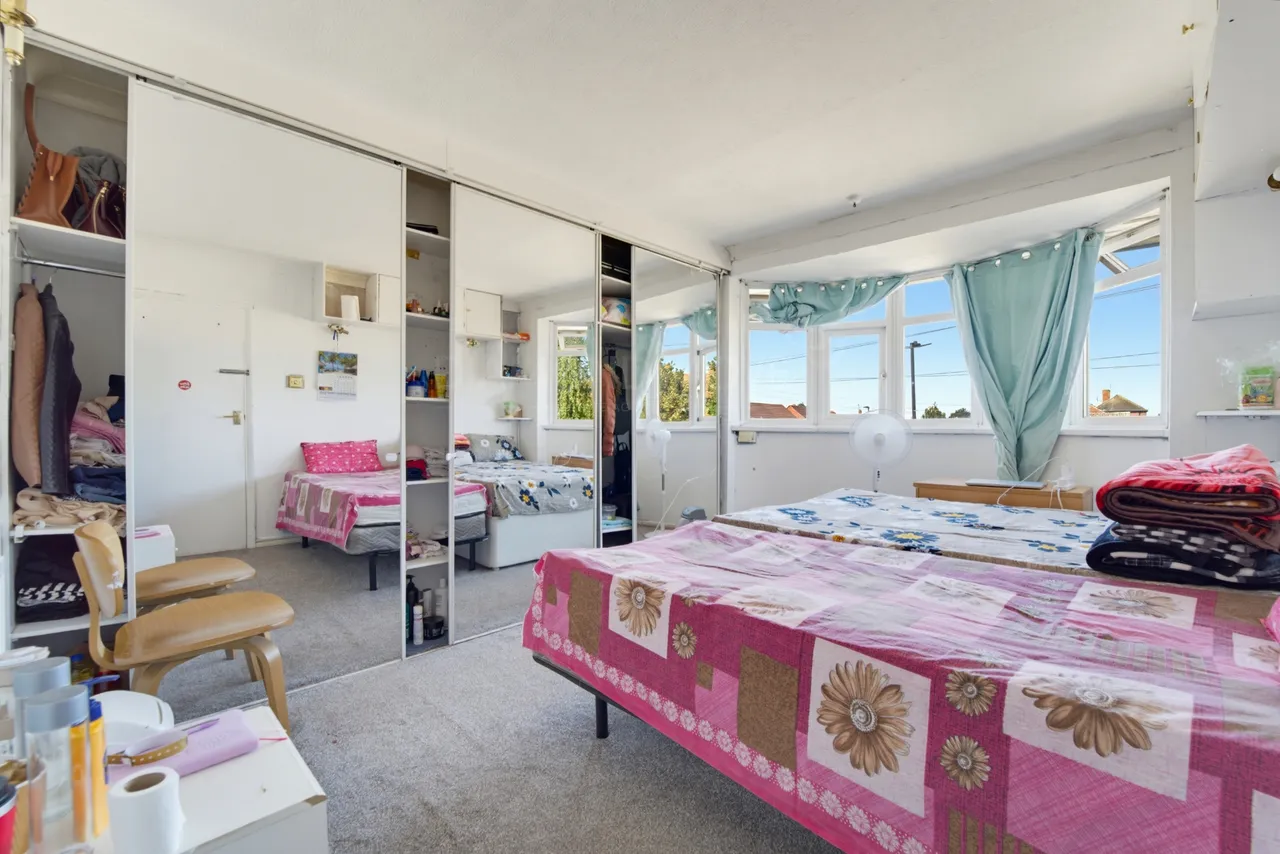 Brabazon Road, Hounslow, TW5 9LW, photo 10