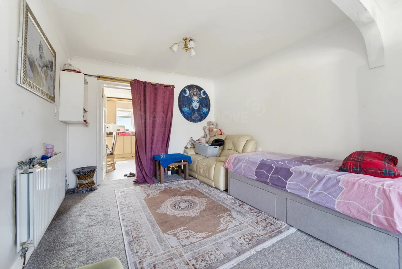 Brabazon Road, Hounslow, TW5 9LW, photo 4