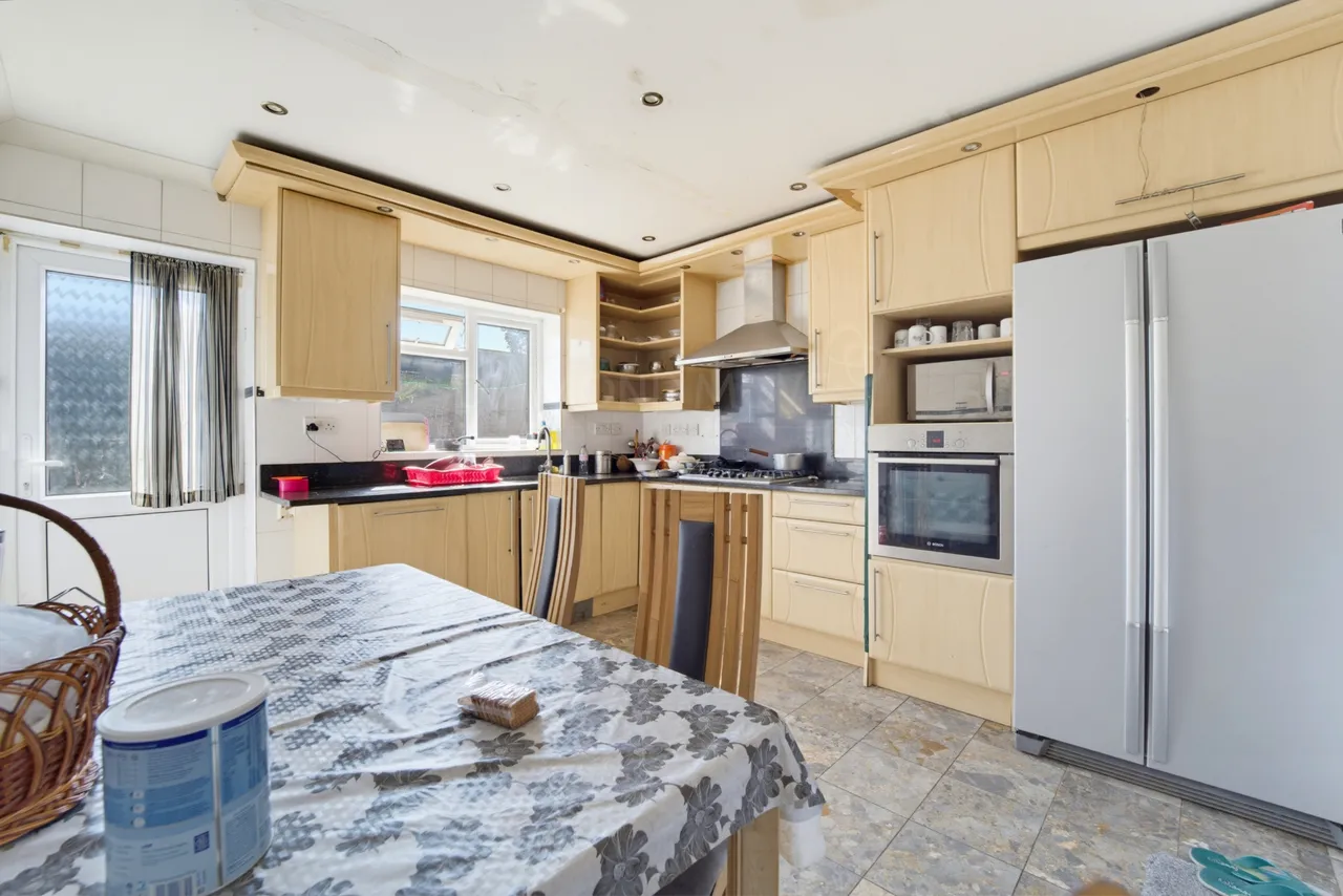 Brabazon Road, Hounslow, TW5 9LW, photo 6