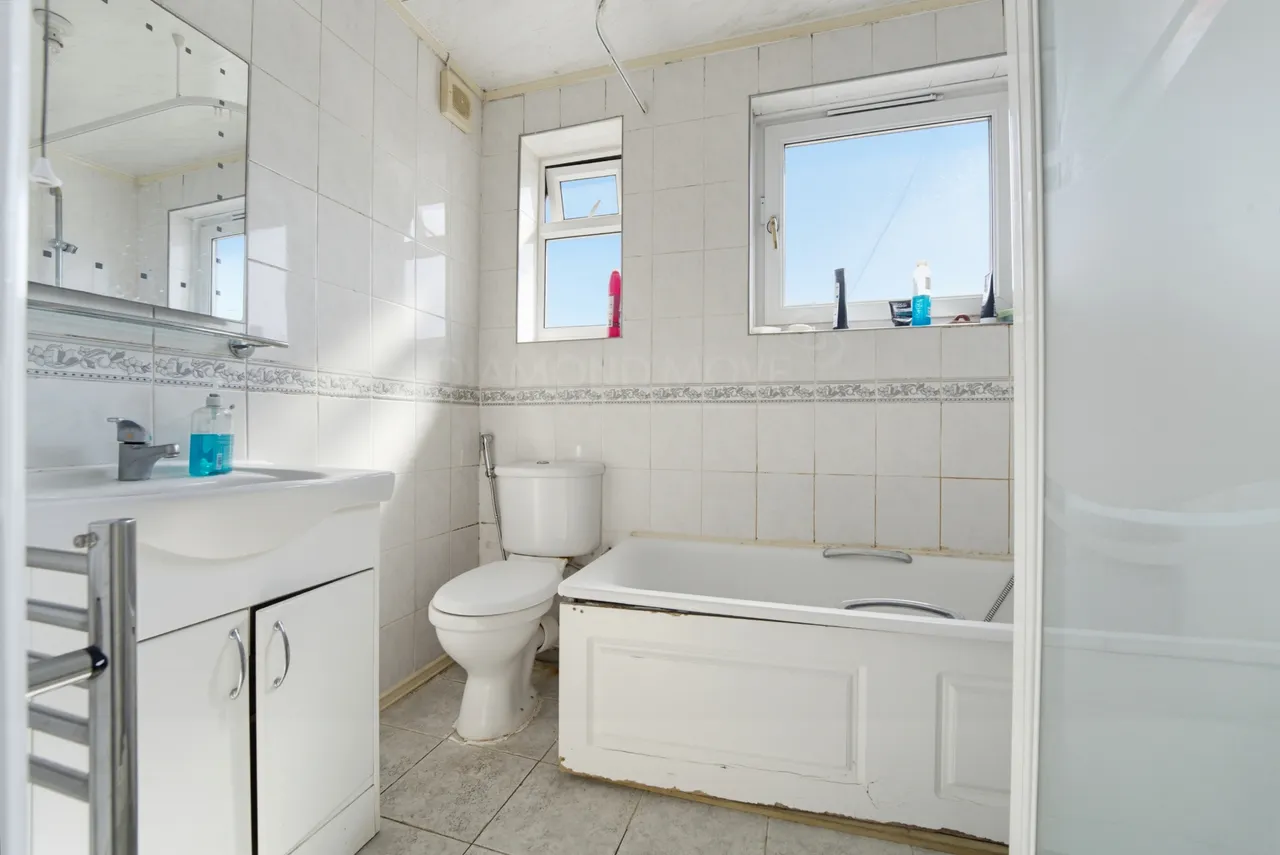 Brabazon Road, Hounslow, TW5 9LW, photo 8