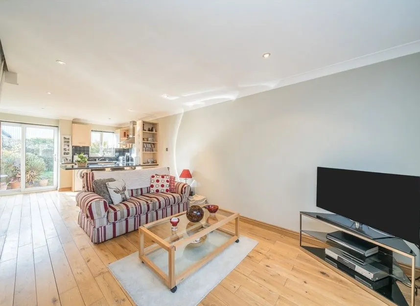 Varsity Drive, Twickenham, TW1, photo 2