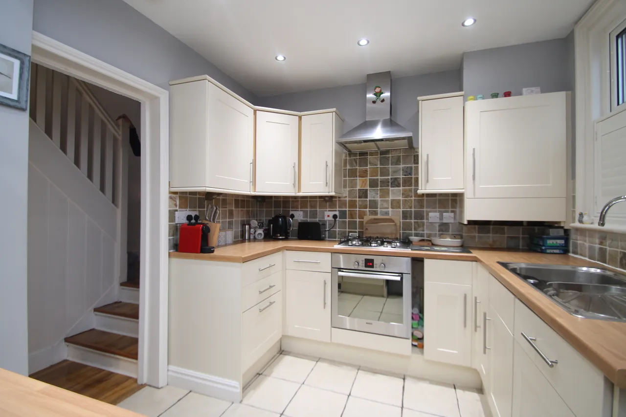 Knighton Road, RH1, photo 6