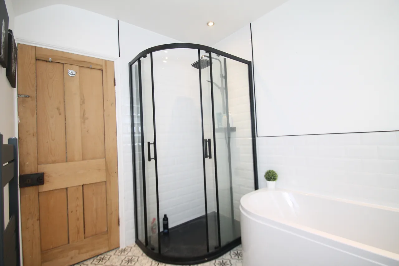 Knighton Road, RH1, photo 9