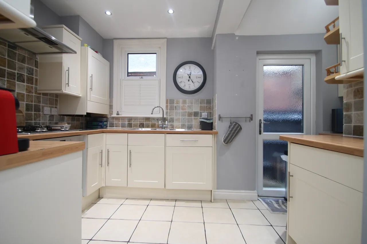 Knighton Road, RH1, photo 3