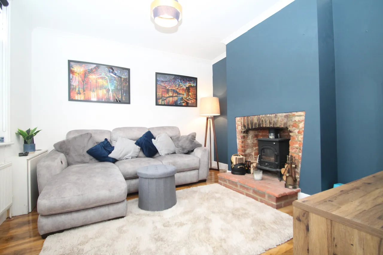 Knighton Road, RH1, photo 2