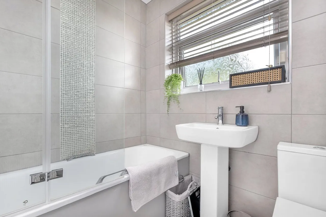 Wych Elm Road, Hornchurch, RM11, photo 25