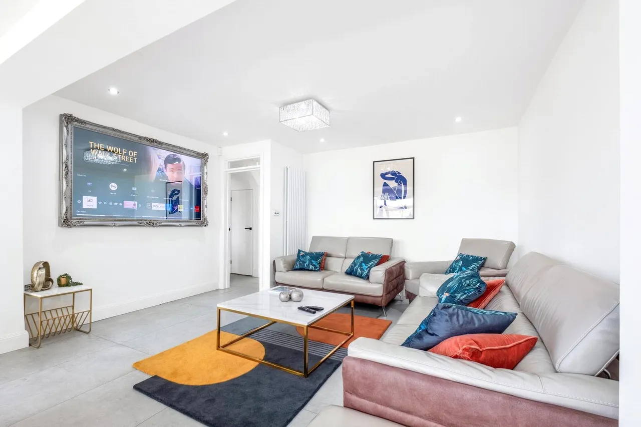 Wych Elm Road, Hornchurch, RM11, photo 5