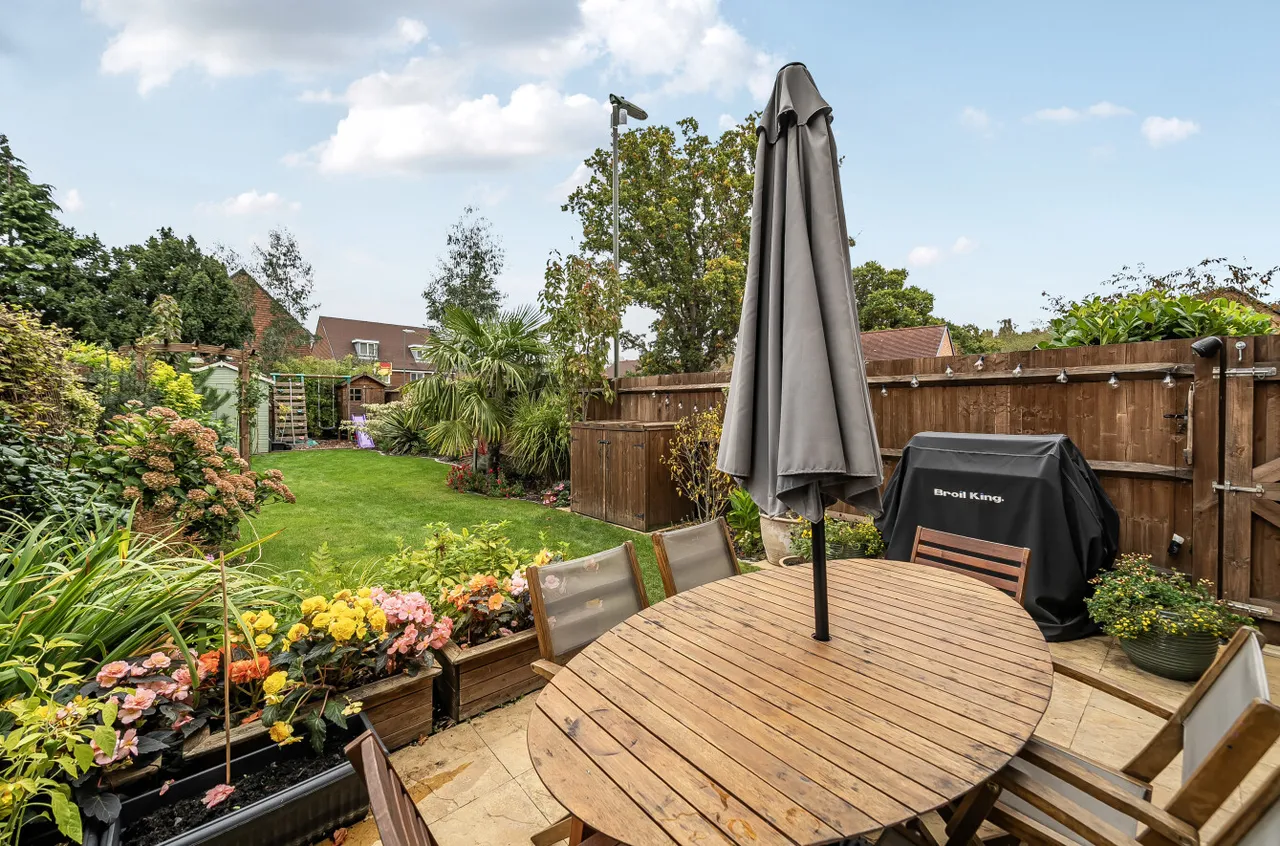 Trinity Wood, West End, Woking, Surrey, GU24 9BW, photo 12