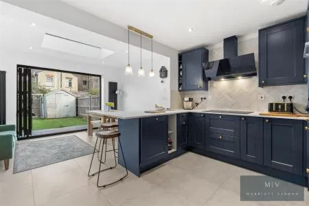 4 bed house for sale, Whitstable Place, Croydon