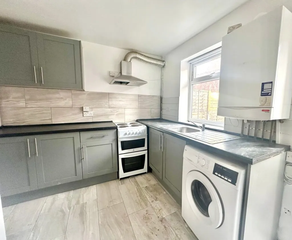 4 bed prime location hmo for sale — Prime Location HMO For sale