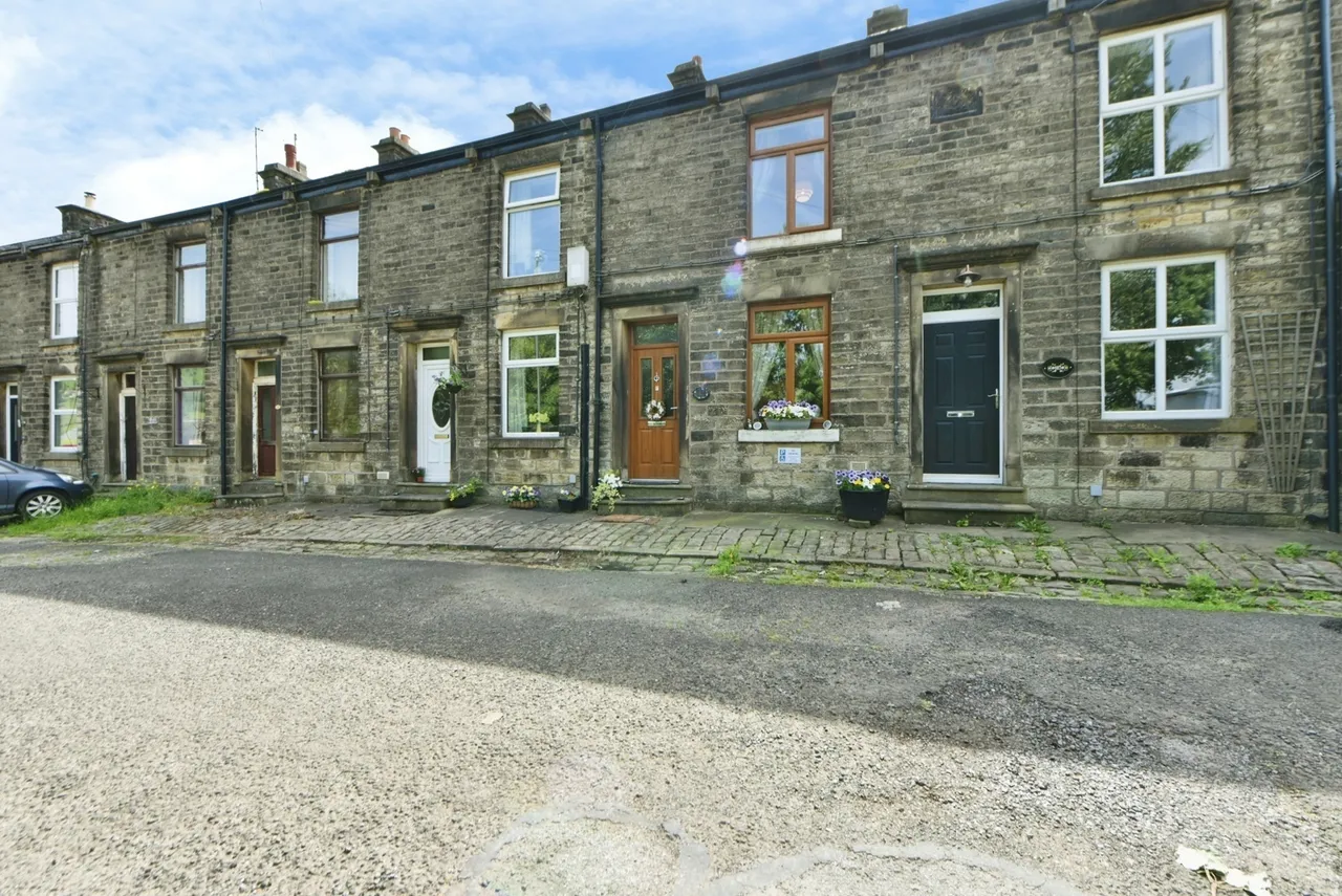 2 bed house for sale — New Mills Road, Birch Vale, High Peak, Derbyshire, SK22
