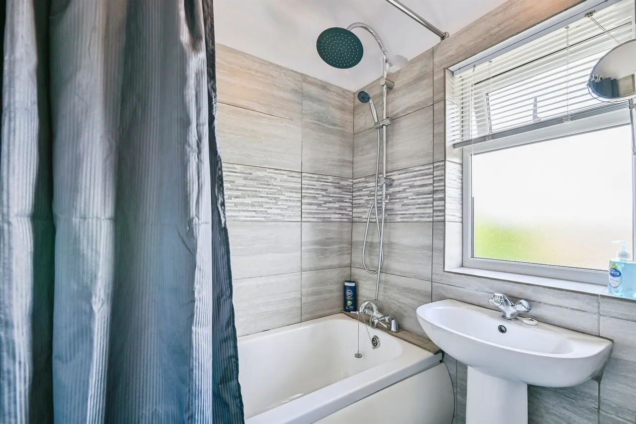 Squires Avenue, Nottingham, NG6, photo 12