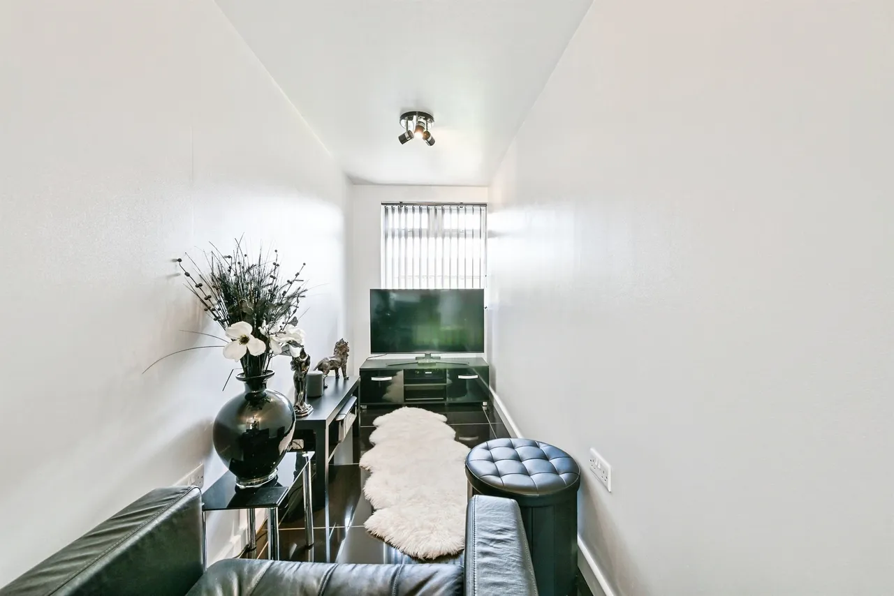 Squires Avenue, Nottingham, NG6, photo 5