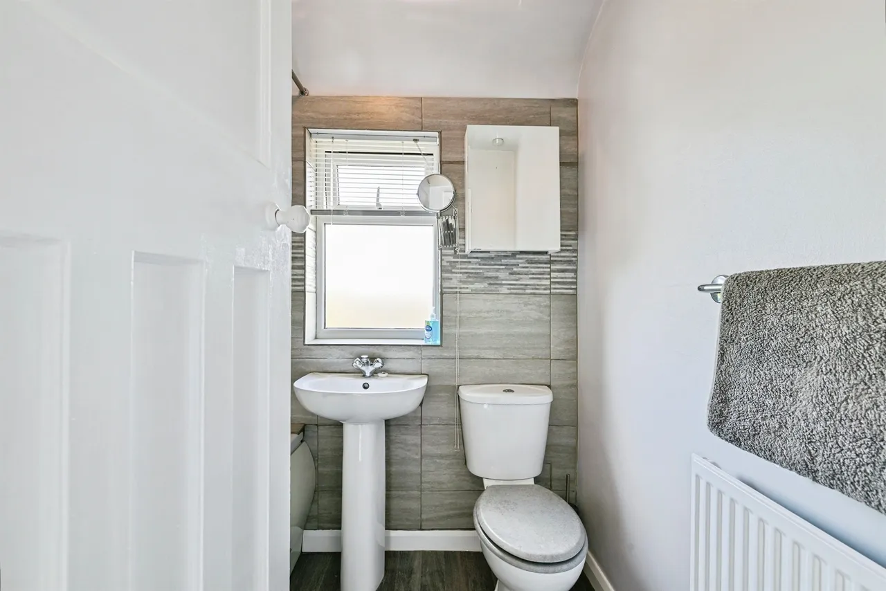 Squires Avenue, Nottingham, NG6, photo 13