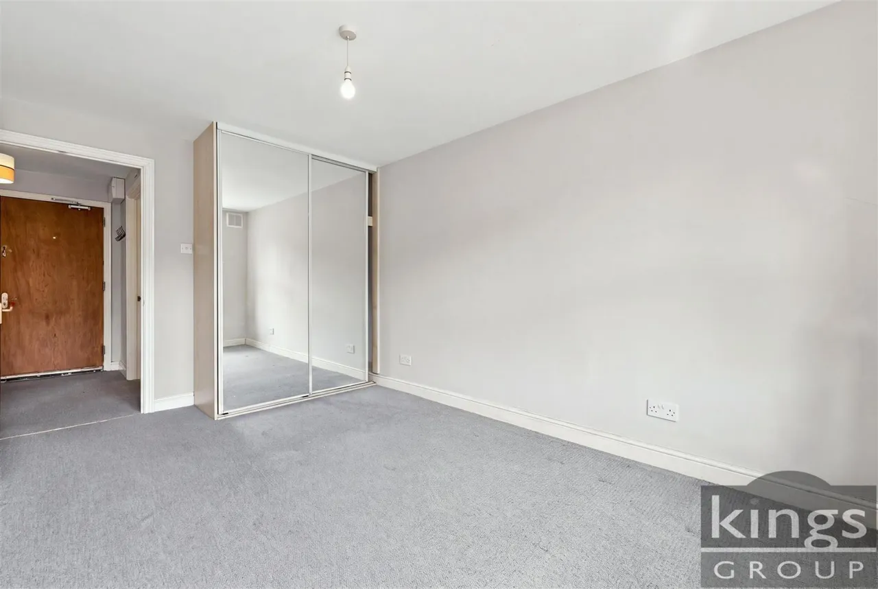 Butlers Court, Waltham Cross, photo 7