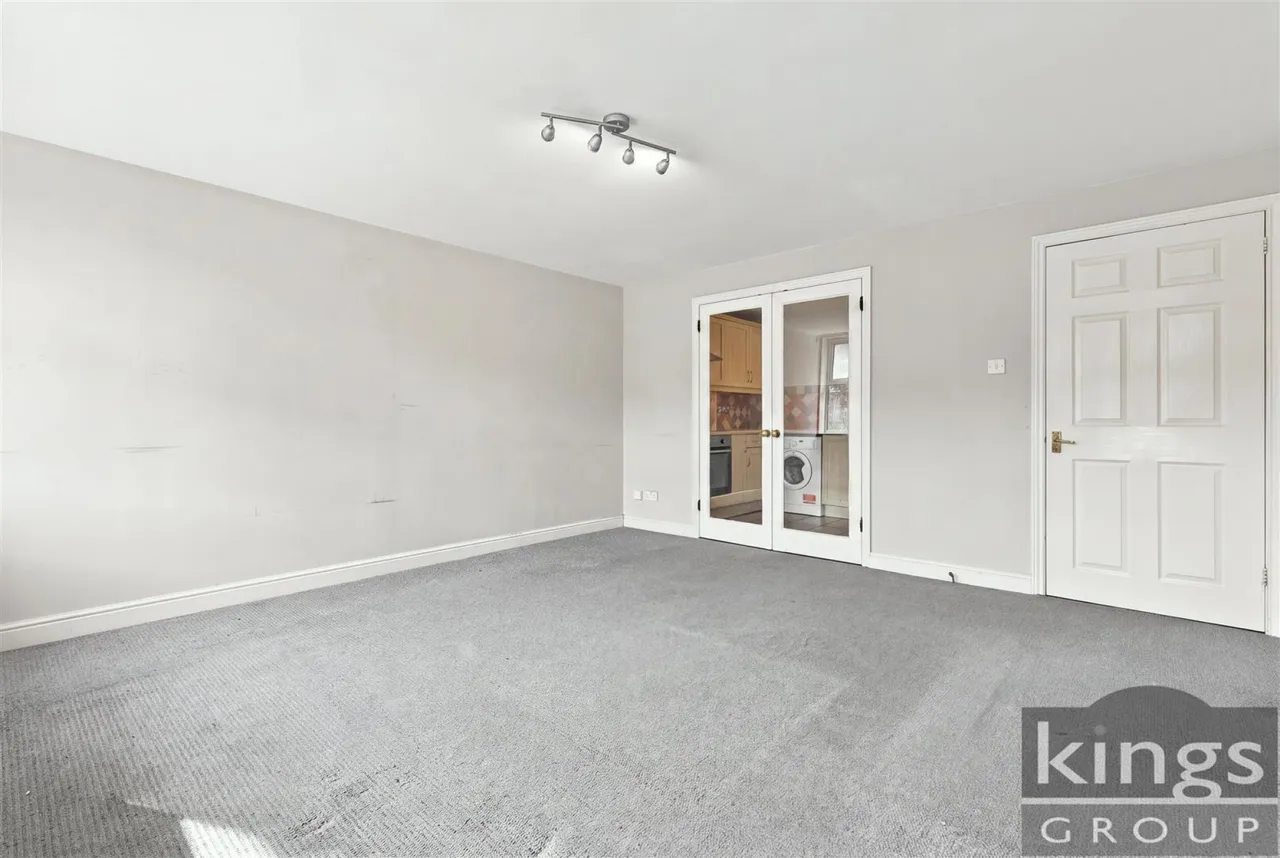 Butlers Court, Waltham Cross, photo 2