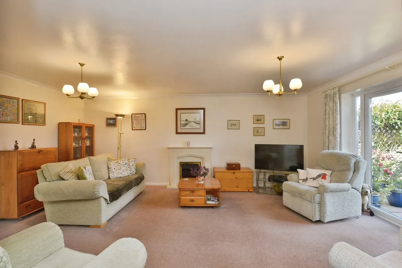 Lewis Close, Newport Pagnell, Buckinghamshire, MK16, photo 4