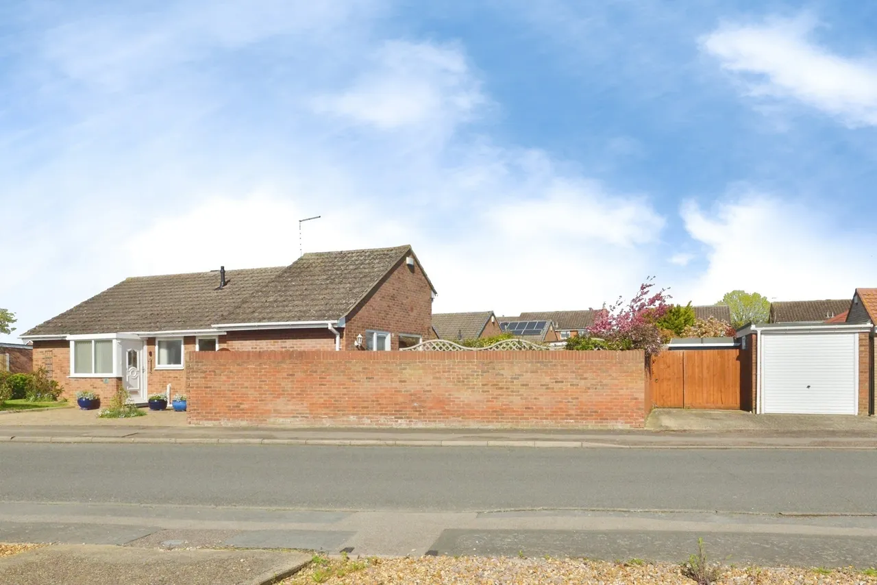 Lewis Close, Newport Pagnell, Buckinghamshire, MK16, photo 18