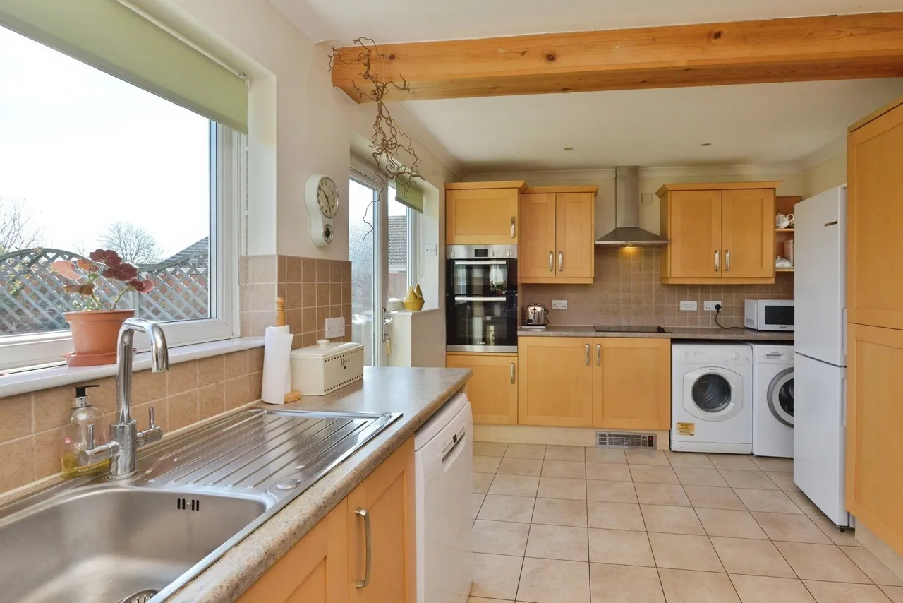 Lewis Close, Newport Pagnell, Buckinghamshire, MK16, photo 8