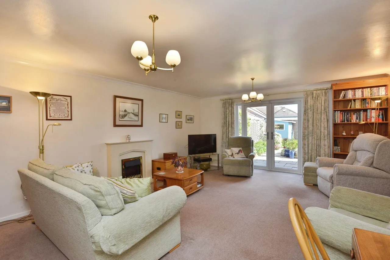 Lewis Close, Newport Pagnell, Buckinghamshire, MK16, photo 2