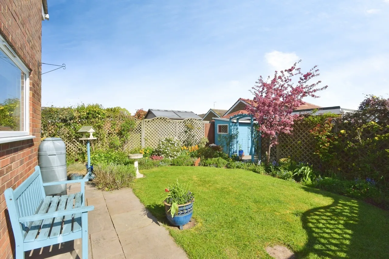 Lewis Close, Newport Pagnell, Buckinghamshire, MK16, photo 16