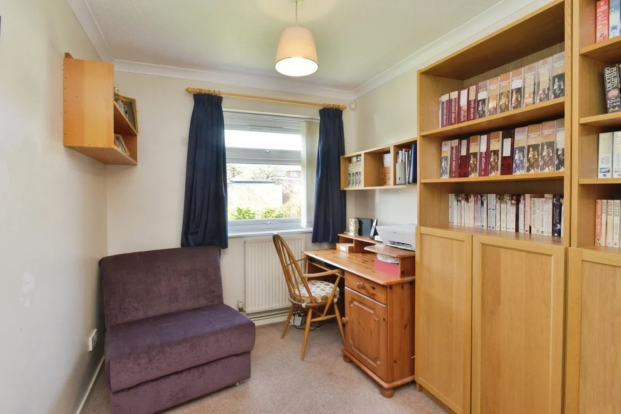 Lewis Close, Newport Pagnell, Buckinghamshire, MK16, photo 13