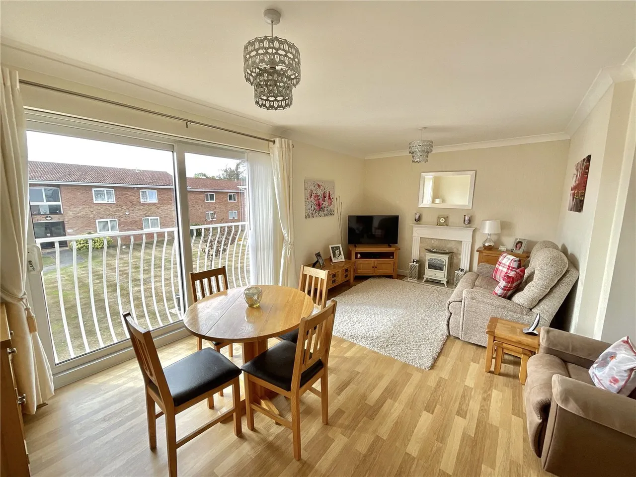 2 bed flat for sale — Montagu Park, Highcliffe, Dorset, BH23