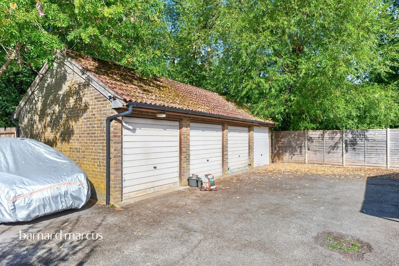 Lake View, North Holmwood, RH5, photo 9