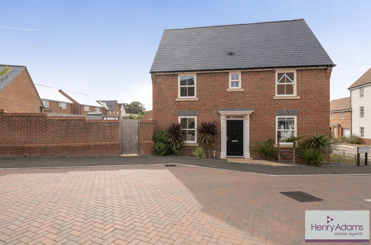3 bed property for sale, Parker Drive, Waterlooville, PO7