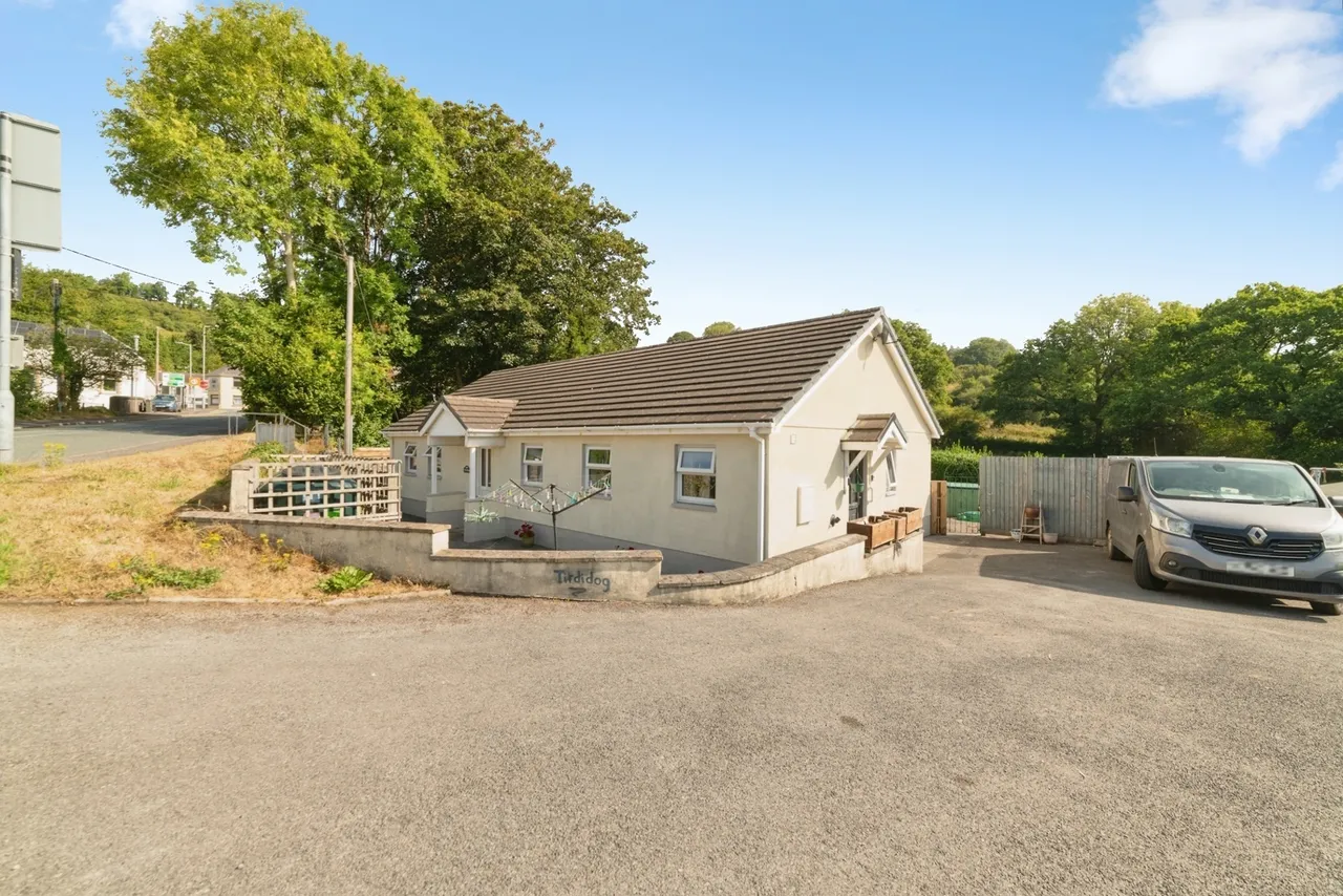 2 bed house for sale, Station Road, Nantgaredig, SA32