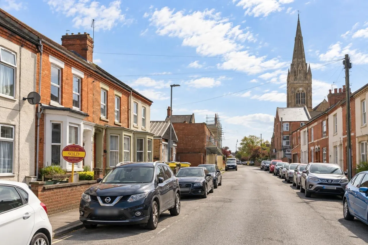 4 bed house to rent — Byron Street