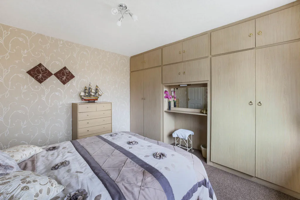 Castle Hill Crescent, Rochdale OL11 4HZ, photo 11