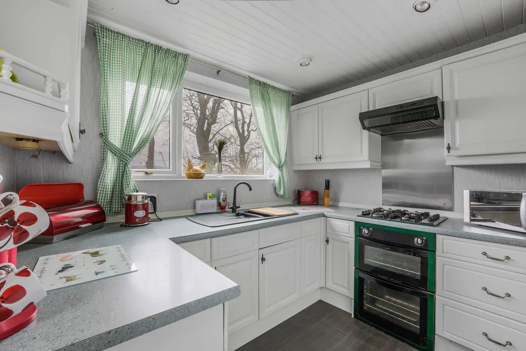 Castle Hill Crescent, Rochdale OL11 4HZ, photo 7